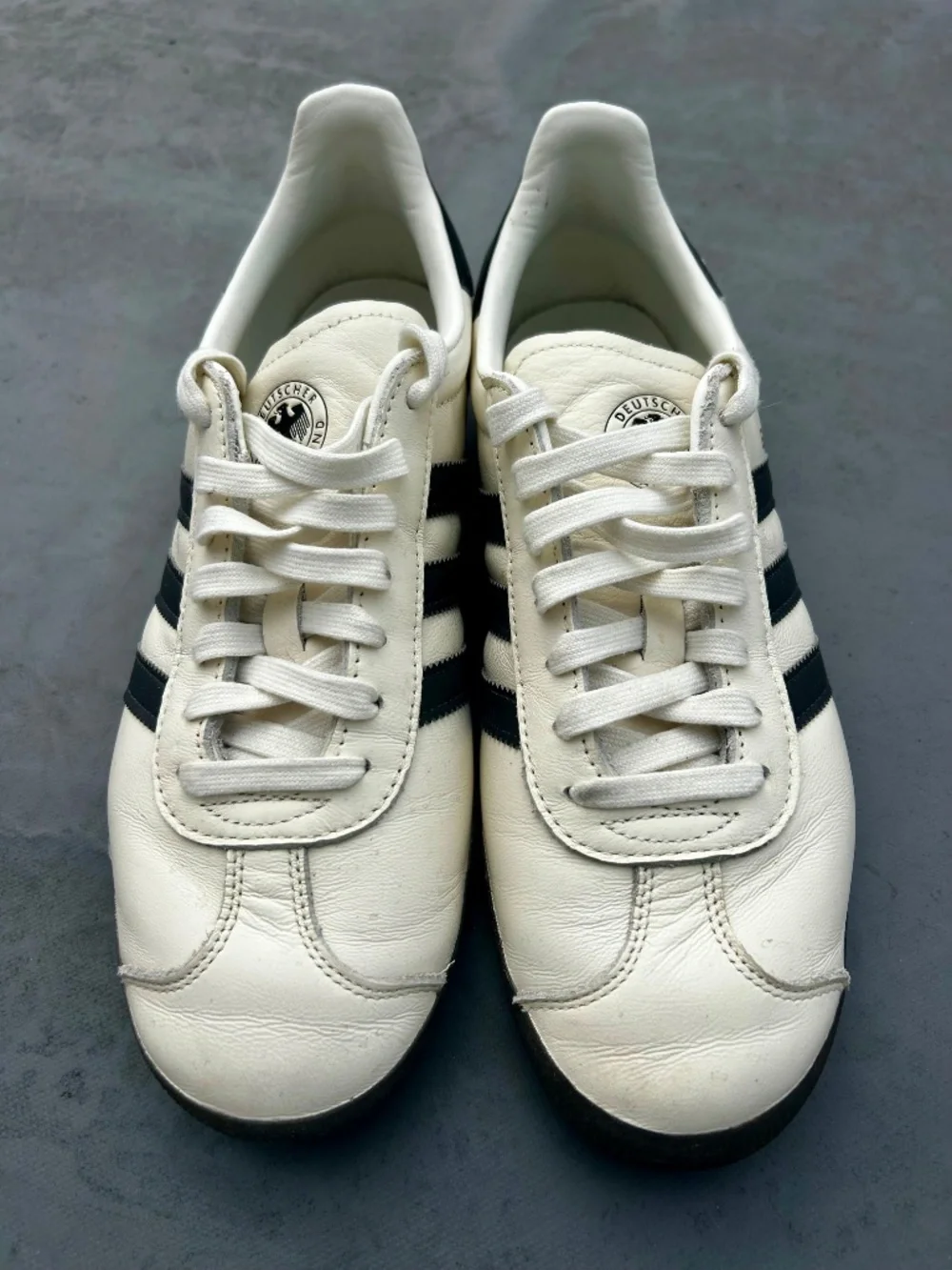 Adidas Gazelle mens leather sneaker (Germany Edition)